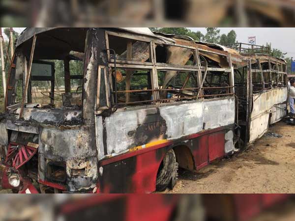 ಲಾರಿ ಮತ್ತು ಬಸ್ ಡಿಕ್ಕಿ- ಭೀಕರ ಅಪಘಾತದಲ್ಲಿ 22 ಮಂದಿ ದುರ್ಮರಣ