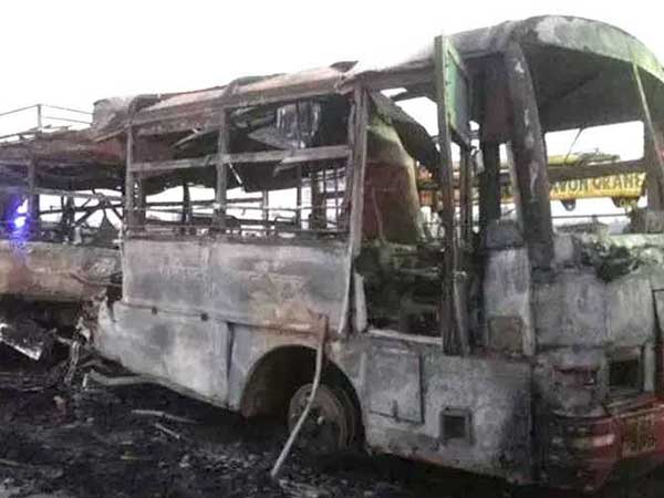 ಲಾರಿ ಮತ್ತು ಬಸ್ ಡಿಕ್ಕಿ- ಭೀಕರ ಅಪಘಾತದಲ್ಲಿ 22 ಮಂದಿ ದುರ್ಮರಣ