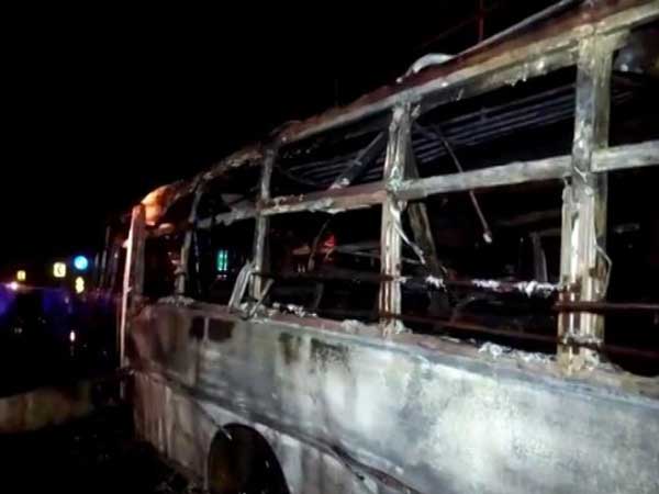 ಲಾರಿ ಮತ್ತು ಬಸ್ ಡಿಕ್ಕಿ- ಭೀಕರ ಅಪಘಾತದಲ್ಲಿ 22 ಮಂದಿ ದುರ್ಮರಣ