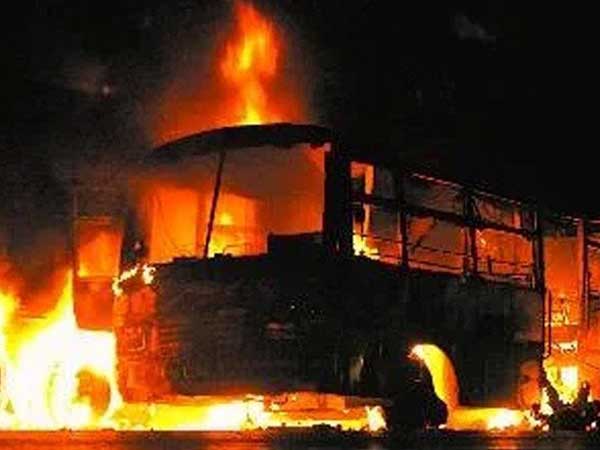 ಲಾರಿ ಮತ್ತು ಬಸ್ ಡಿಕ್ಕಿ- ಭೀಕರ ಅಪಘಾತದಲ್ಲಿ 22 ಮಂದಿ ದುರ್ಮರಣ