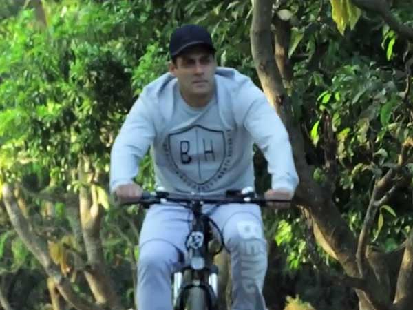 ವಿಶ್ವ ಪರಿಸರ ದಿನಾಚರಣೆಯ ಸ್ಪೆಷಲ್- ‘ಬಿಯಿಂಗ್ ಹ್ಯೂಮನ್’ಸೈಕಲ್ ಬಿಡುಗಡೆ ಮಾಡಿದ ಸಲ್ಲು..!!