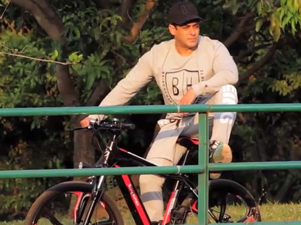 ವಿಶ್ವ ಪರಿಸರ ದಿನಾಚರಣೆಯ ಸ್ಪೆಷಲ್- ‘ಬಿಯಿಂಗ್ ಹ್ಯೂಮನ್’ಸೈಕಲ್ ಬಿಡುಗಡೆ ಮಾಡಿದ ಸಲ್ಲು..!!