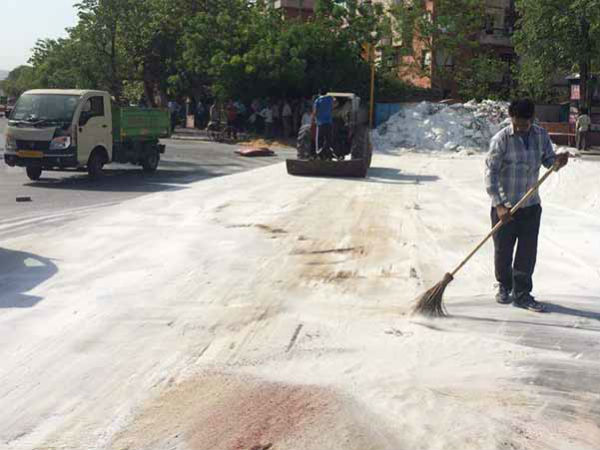 ಟ್ರಕ್‌ ಉರುಳಿ ಮಾರುತಿ ಕಾರು ಅಪ್ಪಚ್ಚಿ: ಭೀಕರ ಅಪಘಾತದಲ್ಲಿ ಐವರು ದುರ್ಮರಣ