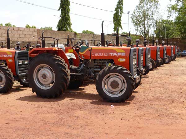 ಜಿಎಸ್‌ಟಿ ಎಫೆಕ್ಟ್: ಐಷಾರಾಮಿ ಕಾರಿನ ಬೆಲೆ ಇಳಿಕೆ- ಟ್ರ್ಯಾಕ್ಟರ್‌ಗಳ ಬೆಲೆ ಏರಿಕೆ..!!