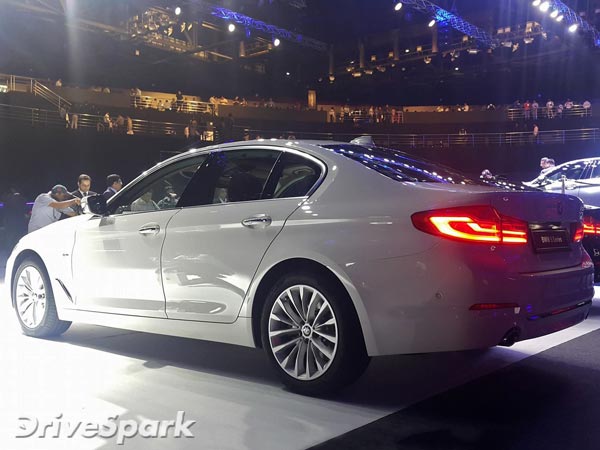 ಬಹುನಿರೀಕ್ಷಿತ 5ನೇ ಸರಣಿಯ ಬಿಎಂಡಬ್ಲ್ಯು ಕಾರು ಬೆಂಗಳೂರಿನಲ್ಲಿ ಬಿಡುಗಡೆ