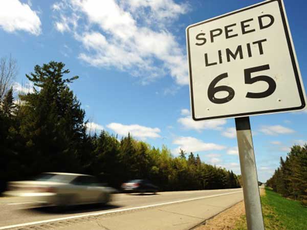 ರಸ್ತೆ ನಿಯಮ ಉಲ್ಲಂಘನೆ-ವರ್ಷದ ನಂತರ ಸಿಕ್ಕಿಬಿದ್ದ 79 ವರ್ಷದ ವೃದ್ಧೆ.!