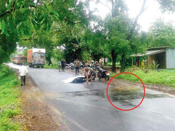 ರಸ್ತೆಯಲ್ಲಿನ ಗುಂಡಿಗೆ ಮಹಿಳಾ ಬೈಕರ್ ಜಾಗೃತಿ ವಿರಾಜ್ ಬಲಿ