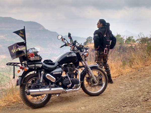 ರಸ್ತೆಯಲ್ಲಿನ ಗುಂಡಿಗೆ ಮಹಿಳಾ ಬೈಕರ್ ಜಾಗೃತಿ ವಿರಾಜ್ ಬಲಿ