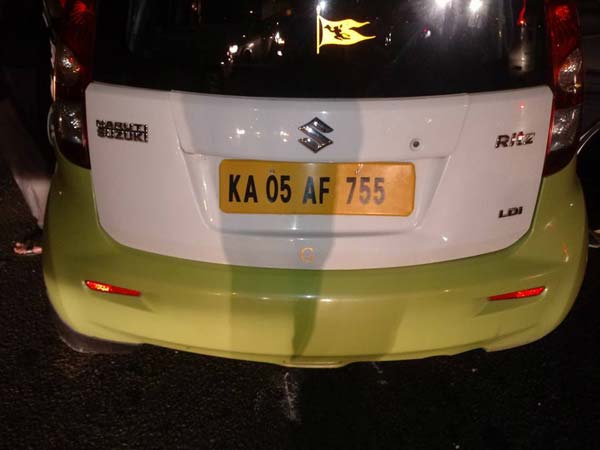 ನಿಂತಿದ್ದ ಲಾರಿಗೆ ಡಿಕ್ಕಿ ಹೊಡೆದ ಓಲಾ ಕ್ಯಾಬ್- ಇಬ್ಬರು ಸ್ಥಳದಲ್ಲೇ ಸಾವು