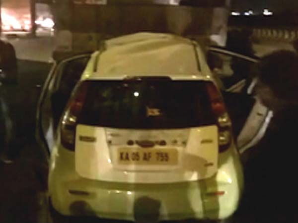 ನಿಂತಿದ್ದ ಲಾರಿಗೆ ಡಿಕ್ಕಿ ಹೊಡೆದ ಓಲಾ ಕ್ಯಾಬ್- ಇಬ್ಬರು ಸ್ಥಳದಲ್ಲೇ ಸಾವು