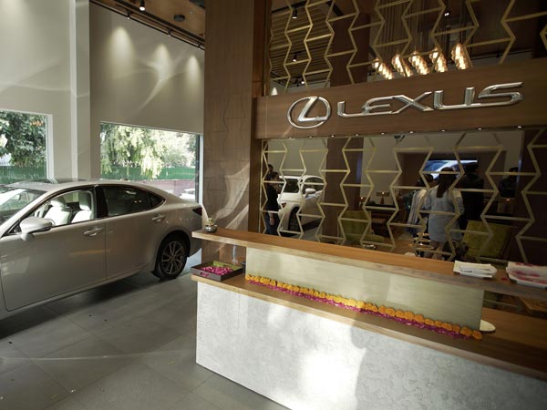 ಲೆಕ್ಸಸ್ ಸಂಸ್ಥೆಯ ಷೋರೂಂ ಬೆಂಗಳೂರಿನಲ್ಲಿ ಉದ್ಘಾಟನೆ