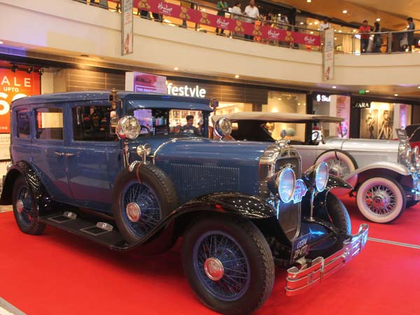 ಪುರಾತನ ಕಾರುಗಳ ಪ್ರದರ್ಶನ ಮಾಡುವ ಮೂಲಕ ಸ್ವತಂತ್ರ ದಿನಾಚರಣೆ