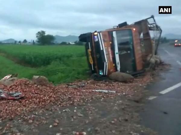 ಬಸ್ ಮತ್ತು ಟೆಂಪೋ ನಡುವೆ ಭೀಕರ ರಸ್ತೆ ಅಪಘಾತ; 9 ಮಂದಿ ಸಾವು