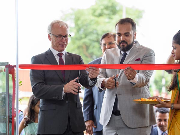 ಗೋವಾದಲ್ಲಿ ಆರಂಭಗೊಂಡ ಮರ್ಸಿಡಿಸ್ ಬೆಂಝ್ ಅತಿ ದೊಡ್ಡ ಮಾರಾಟ ಮಳಿಗೆ