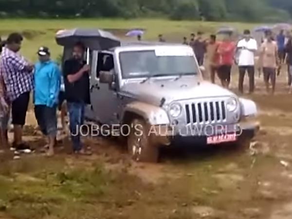 ಆಪ್ ರೋಡಿಂಗ್ ವೇಳೆ ಸಂಕಷ್ಟ- ಜೀಪ್ ರ‍್ಯಾಂಗಲರ್ ರಕ್ಷಿಸಿದ ಮಹೀಂದ್ರಾ ಥಾರ್