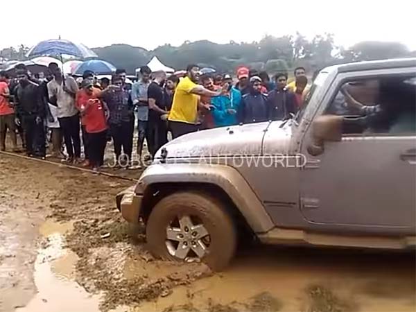 ಆಪ್ ರೋಡಿಂಗ್ ವೇಳೆ ಸಂಕಷ್ಟ- ಜೀಪ್ ರ‍್ಯಾಂಗಲರ್ ರಕ್ಷಿಸಿದ ಮಹೀಂದ್ರಾ ಥಾರ್