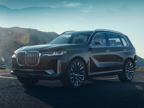 ಐಷಾರಾಮಿ ಕಾರುಗಳ ಲಾಂಛನ ಬಣ್ಣ ಬದಲಿಸಿದ ಬಿಎಂಡಬ್ಲ್ಯು