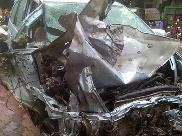 ವಿದ್ಯಾರ್ಥಿಗಳಿಂದ ಕಾರ್ ರೇಸ್- ಭೀಕರ ಅಪಘಾತದಲ್ಲಿ ಓರ್ವ ದುರ್ಮರಣ 