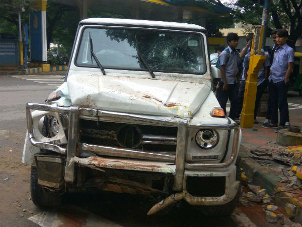 ಕನ್ನಡ ಖ್ಯಾತ ನಟರು ಪ್ರಯಾಣಿಸುತ್ತಿದ್ದ ಐಷಾರಾಮಿ ಕಾರು ಅಪಘಾತ 