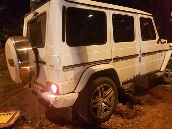 ಕನ್ನಡ ಖ್ಯಾತ ನಟರು ಪ್ರಯಾಣಿಸುತ್ತಿದ್ದ ಐಷಾರಾಮಿ ಕಾರು ಅಪಘಾತ 