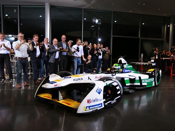 ಇ-ಟ್ರಾನ್ ಎಫ್ಇ 04 ಫಾರ್ಮುಲಾ ಎಲೆಕ್ಟ್ರಿಕ್ ರೇಸ್ ಕಾರನ್ನು ಅನಾವರಣಗೊಳಿಸಿದ ಆಡಿ