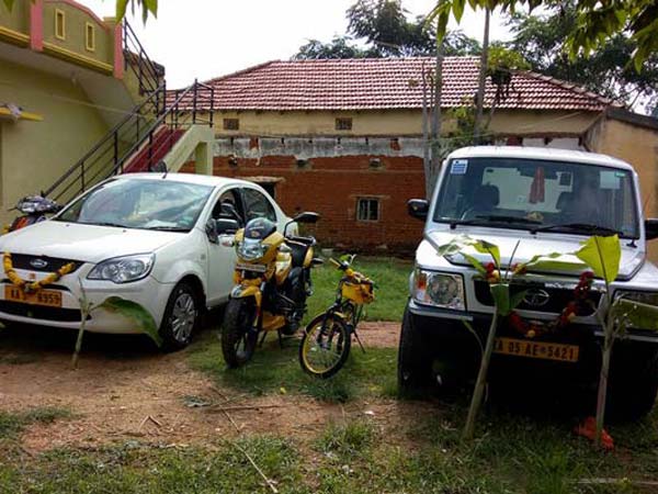 ಎಲ್ಲಡೆಯೂ ವಾಹನಗಳಿಗೆ ವಿಶೇಷ ಅಲಂಕಾರ; ಆಯುಧ ಪೂಜೆ ಮಹತ್ವವೇನು?