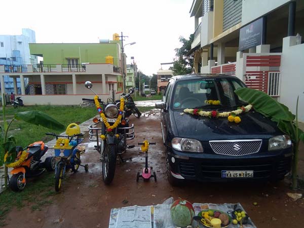 ಎಲ್ಲಡೆಯೂ ವಾಹನಗಳಿಗೆ ವಿಶೇಷ ಅಲಂಕಾರ; ಆಯುಧ ಪೂಜೆ ಮಹತ್ವವೇನು?