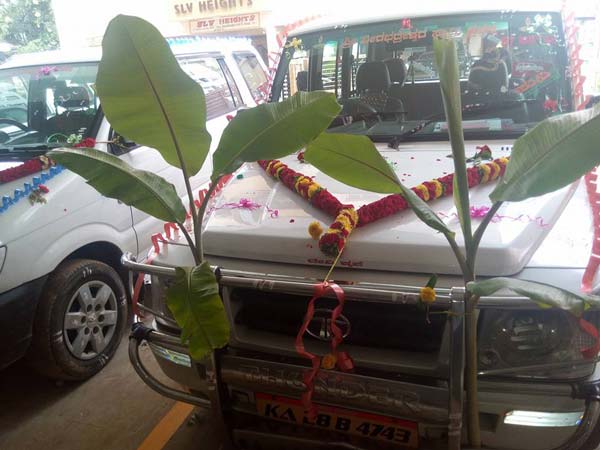ಎಲ್ಲಡೆಯೂ ವಾಹನಗಳಿಗೆ ವಿಶೇಷ ಅಲಂಕಾರ; ಆಯುಧ ಪೂಜೆ ಮಹತ್ವವೇನು?