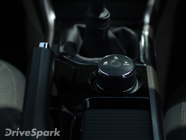 ಟಾಟಾ ನೆಕ್ಸನ್ ಕಾರಿನ ಮೊದಲ ಚಾಲನಾ ವಿಮರ್ಶೆಯ ಕಂಪ್ಲೀಟ್ ಡೀಟೇಲ್ಸ್