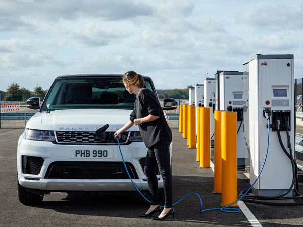 ಹೊಸ ರೇಂಜ್ ರೋವರ್ ಸ್ಪೋರ್ಟ್ ಎಸ್‌ವಿಆರ್ ಪ್ಲಗ್-ಇನ್ ಹೈಬ್ರಿಡ್ ಅನಾವರಣ