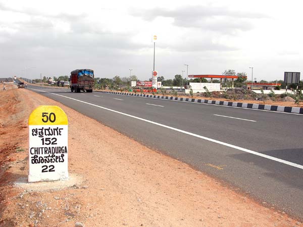 ರಸ್ತೆ ಮೈಲುಗಲ್ಲುಗಳ ಬಗ್ಗೆ ಖಂಡಿತ ಈ ವಿಚಾರಗಳು ನಿಮಗೆ ಗೊತ್ತಿರೋದಿಲ್ಲ !!