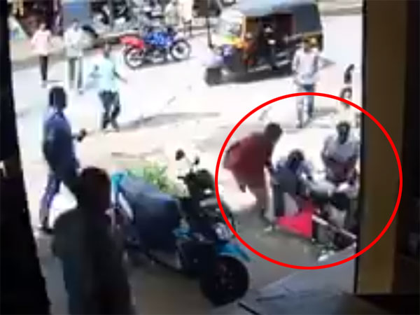 ಎಲ್ಲೆಂದ್ರಲ್ಲಿ ಬೈಕ್ ಪಾರ್ಕ್ ಮಾಡುವ ಮುನ್ನ ತಪ್ಪದೇ ಈ ವಿಡಿಯೋ ನೋಡಿ