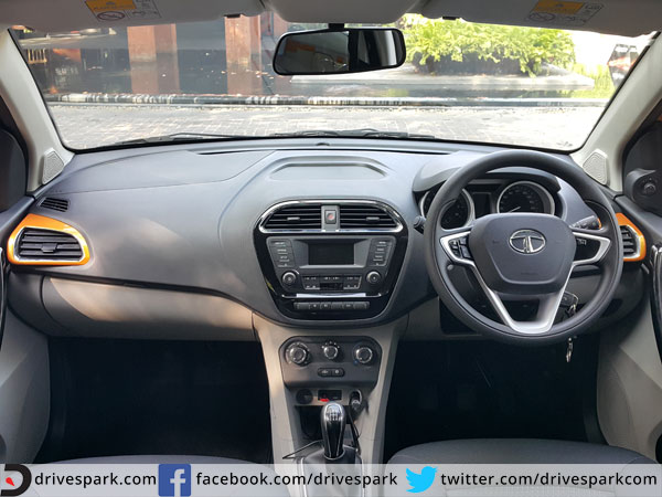 ಭೀಕರ ಅಪಘಾತ- ಟಾಟಾ ಟಿಯಾಗೋ ಕಾರಿದಲ್ಲಿದ್ದ ಎಲ್ಲರೂ ಸೇಫ್..!!