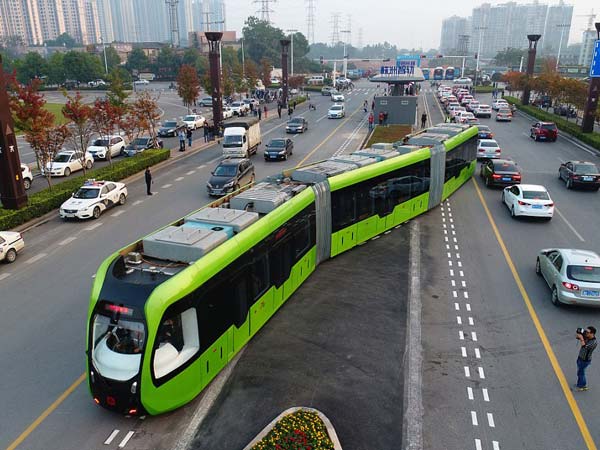 ಚೀನಾದಲ್ಲಿ ರಸ್ತೆಗಿಳಿದ ಜಗತ್ತಿನ ಮೊದಲ ಸ್ಮಾರ್ಟ್ ಟ್ರೈನ್ 
