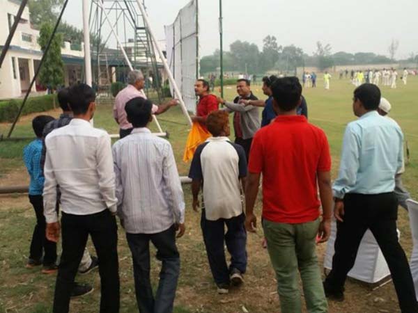 ರಣಜಿ ಪಂದ್ಯದ ವೇಳೆ ಕ್ರೀಡಾಂಗಣದಲ್ಲಿ ಕಾರು ನುಗ್ಗಿಸಿ ಅವಾಂತರ ಸೃಷ್ಠಿಸಿದ ಭೂಪ..!!