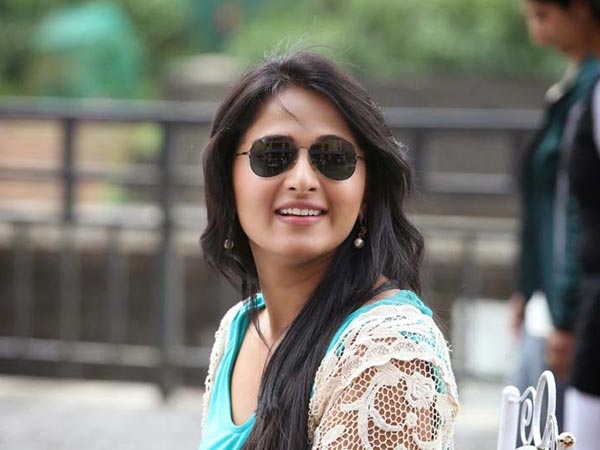 ಕಾರ್ ಡ್ರೈವರ್ ಗೆ ದುಬಾರಿ ಗಿಫ್ಟ್ ಕೊಟ್ಟ ನಟಿ ಅನುಷ್ಕಾ ಶೆಟ್ಟಿ..!!