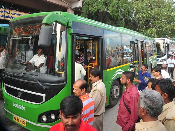 ಬೆಂಗಳೂರಿನಲ್ಲಿ ಇಂದಿರಾ ಕ್ಯಾಂಟೀನ್ ಬಳಿಕ 'ಇಂದಿರಾ ಸಾರಿಗೆ' ಭಾಗ್ಯ..!!