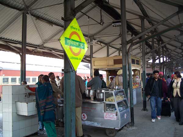 ಕೇವಲ ಎರಡು ತಿಂಗಳ ಅವಧಿಯಲ್ಲಿ ಸೆಂಟ್ರಲ್‌ ರೈಲ್ವೆ ವಿಭಾಗ ಸಂಗ್ರಹಿಸಿದ ದಂಡವೆಷ್ಟು ಗೊತ್ತೆ ?