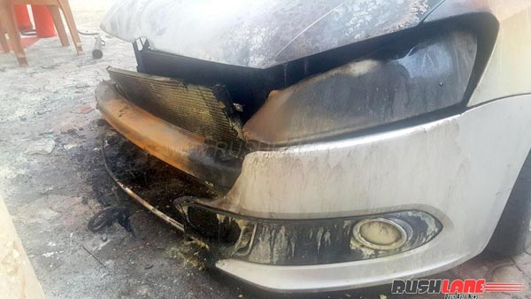 ಮರ್ಸಿಡಿಸ್ ಕಾರಿನಲ್ಲಿ ಬಂದ ಗುಂಪೊಂದು, ಒಂದೇ ನಿಮಿಷದಲ್ಲಿ 12 ಲಕ್ಷದ ಕಾರನ್ನು ಸುಟ್ಟಿತು !!