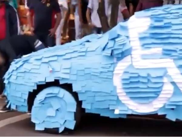 ಅಬ್ಬಾ!! ಈ ರೀತಿ ಭಾರತದಲ್ಲಿ ಮಾಡಿದ್ದರೆ, ದೊಡ್ಡ ಜಗಳವೇ ನೆಡೆಯುತ್ತಿತ್ತು ಬಿಡಿ...