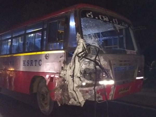 ಕೆಎಸ್‌ಆರ್‌ಟಿಸಿ ಬಸ್ ಮತ್ತು ಟಿಟಿ ಮುಖಾಮುಖಿ- ಘಟನೆಯಲ್ಲಿ ಐವರು ದುರ್ಮರಣ