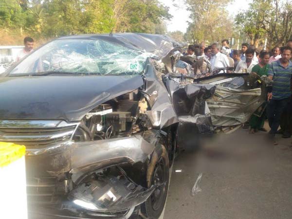 ಕಾರಿಗೆ ಅಡ್ಡ ಬಂದ ಬಾಲಕಿ- ಬಚಾವ್ ಮಾಡಲು ಹೋಗಿ ಐವರು ದುರ್ಮರಣ