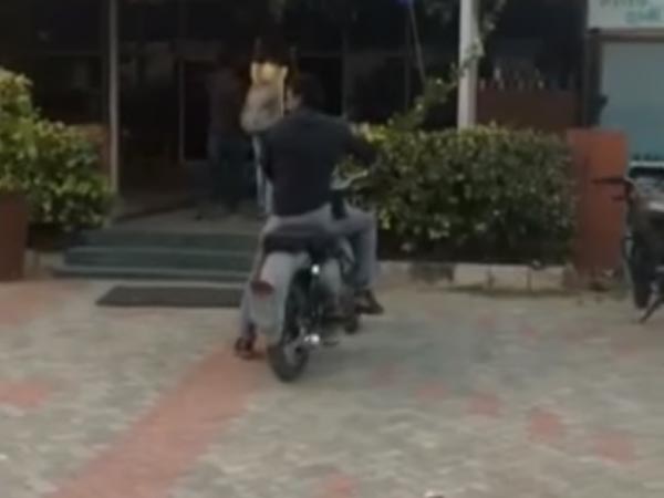 ರಿವರ್ಸ್ ಗೇರ್ ಇರೋ ಕ್ಲಾಸಿಕ್ ಬೈಕ್ ನೋಡಿದ್ದಿರಾ? ಹಾಗಾದ್ರೆ ಇಲ್ಲಿದೆ ನೋಡಿ....