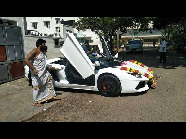 ನಟ ದರ್ಶನ್ ಖರೀದಿಸಿದ ಲಂಬೋರ್ಗಿನಿ ಅವೆಂಟಡೊರ್ ಸ್ಪೆಷಲ್ ಏನು?