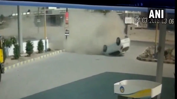 ಹೈ ಸ್ಪೀಡ್‌ನಲ್ಲಿದ್ದ ಕಾರು ಪಲ್ಟಿ-ಆಮೇಲೇನಾಯ್ತು ನೀವೇ ನೋಡಿ....