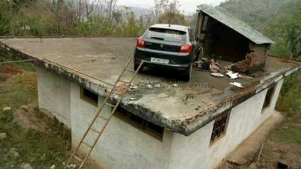 ನಿಯಂತ್ರಣ ತಪ್ಪಿ ಮನೆ ಮೇಲೆ ಜಂಪ್ ಮಾಡಿದ ಮಾರುತಿ ಸುಜುಕಿ ಬಲೆನೊ..