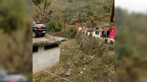 ನಿಯಂತ್ರಣ ತಪ್ಪಿ ಮನೆ ಮೇಲೆ ಜಂಪ್ ಮಾಡಿದ ಮಾರುತಿ ಸುಜುಕಿ ಬಲೆನೊ..