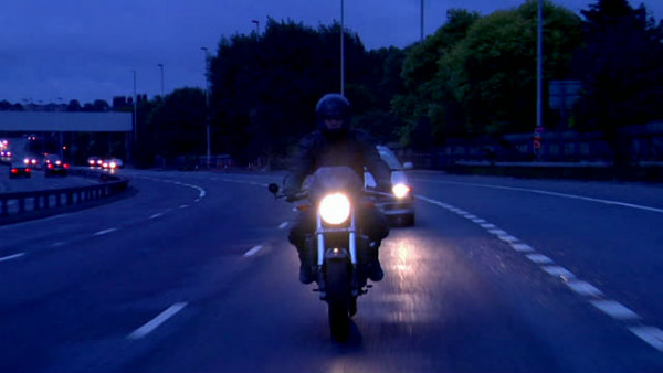 ರಾತ್ರಿ ವೇಳೆ ಡ್ರೈವಿಂಗ್ ಮಾಡುವ ಮುನ್ನ ಈ ಅಮೂಲ್ಯ ಟಿಪ್ಸ್‌ಗಳನ್ನು ತಪ್ಪದೇ ಪಾಲಿಸಿ...