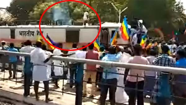 ರೈಲು ತಡೆ ವೇಳೆ ಅವಘಡ- ಹೈ ಟೆನ್ಷನ್ ವೈರ್ ತಾಗಿ ಸುಟ್ಟುಹೋದ ಯುವಕ 