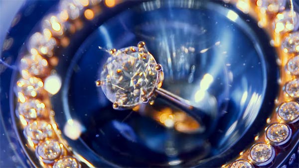 ಡೈಮಂಡ್ ರಿಂಗ್ ಹೊಂದಿರುವ ಈ ಬೈಕಿನ ಬೆಲೆ ಕೇಳಿದ್ರೆ ಶಾಕ್ ಆಗುತ್ತೆ..!!